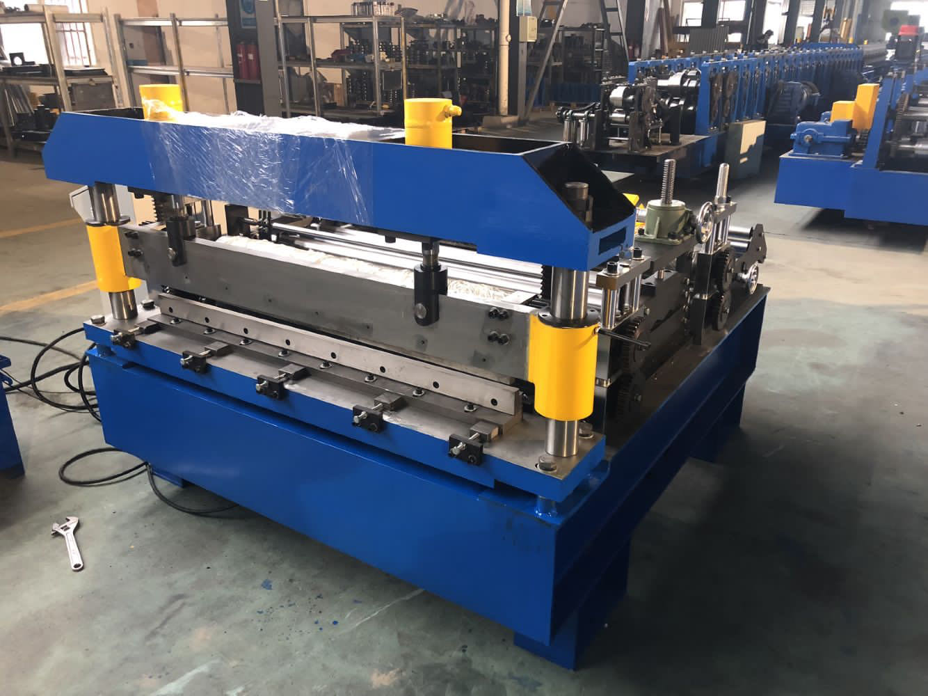 Leveling and Cut to Length machine